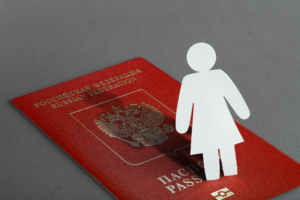 Отмена возможности смены пола в паспорте РФ. Фото по лицензии Istockphoto; коллаж SpektrPress