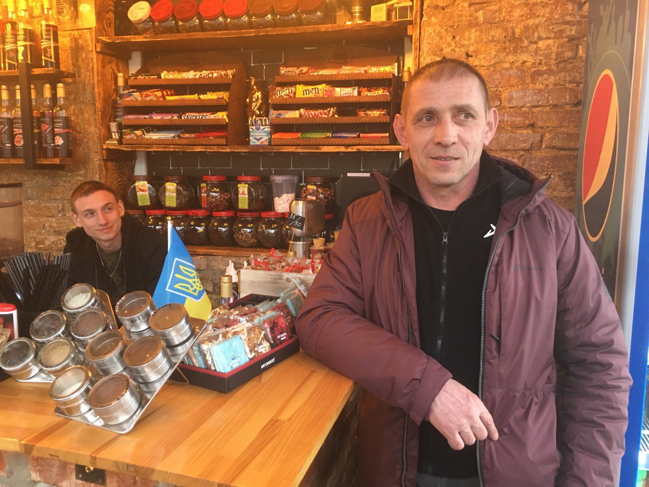 Влад — хозяин заведения Black Coffee в Доброполье / Фото: Д. Дурнев