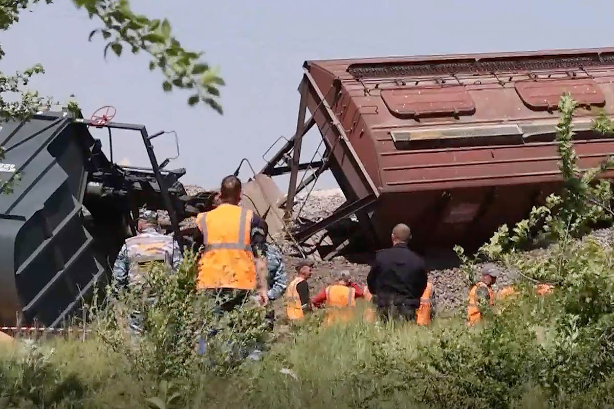 Подрыв железной дороги в Крыму. Скриншот видео tass_agency/Twitter