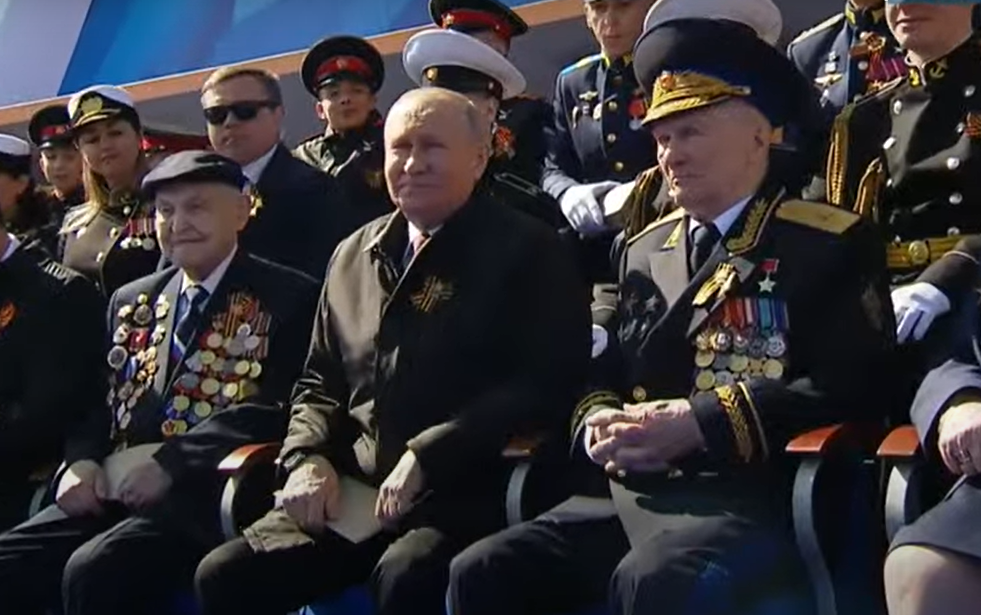 Владимир Путин на Красной площади 9 мая 2023 года. Кадр трансляции