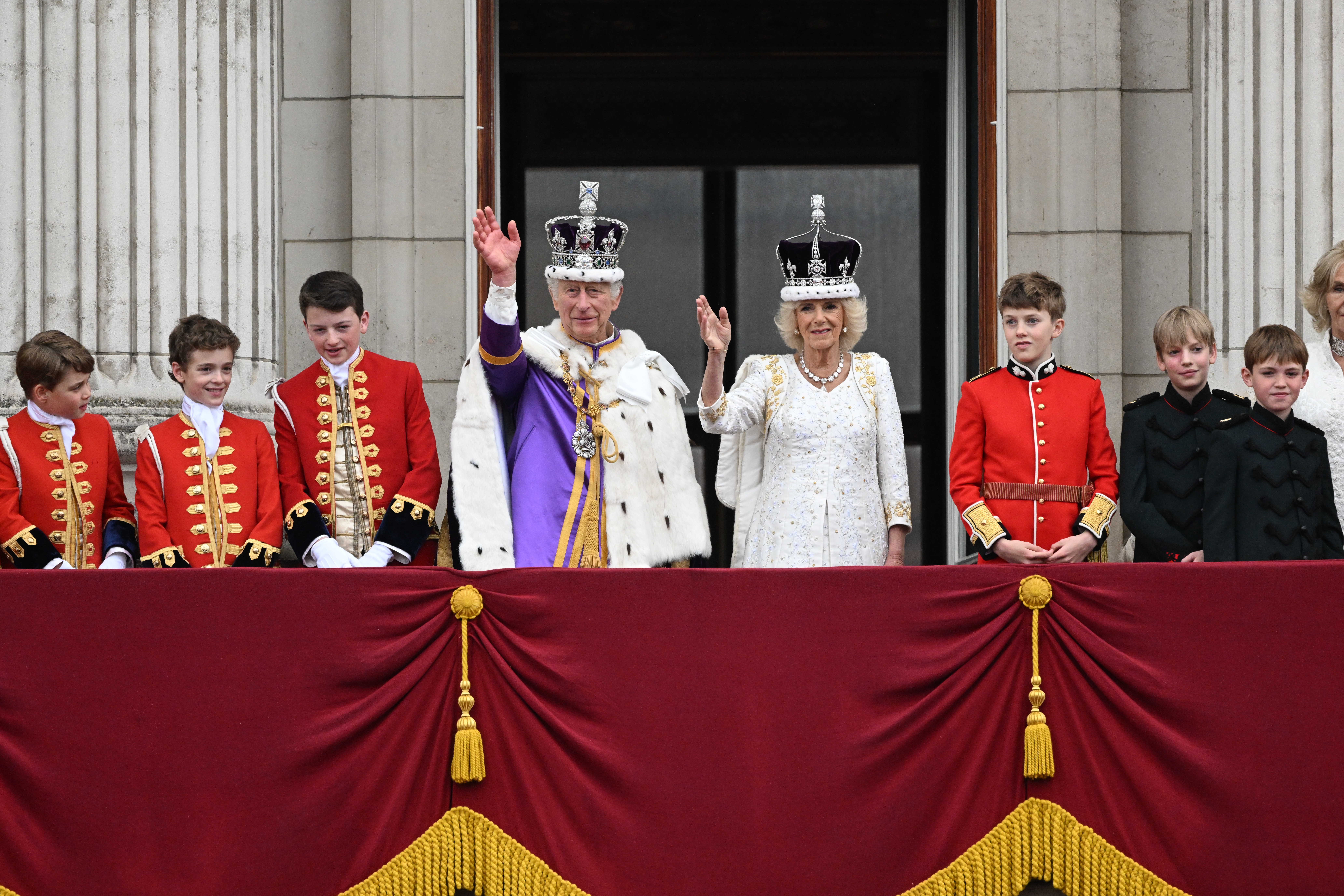 Карл III и королева Камилла после торжественной церемонии. Фото Neil Hall/EPA/Scanpix/Leta