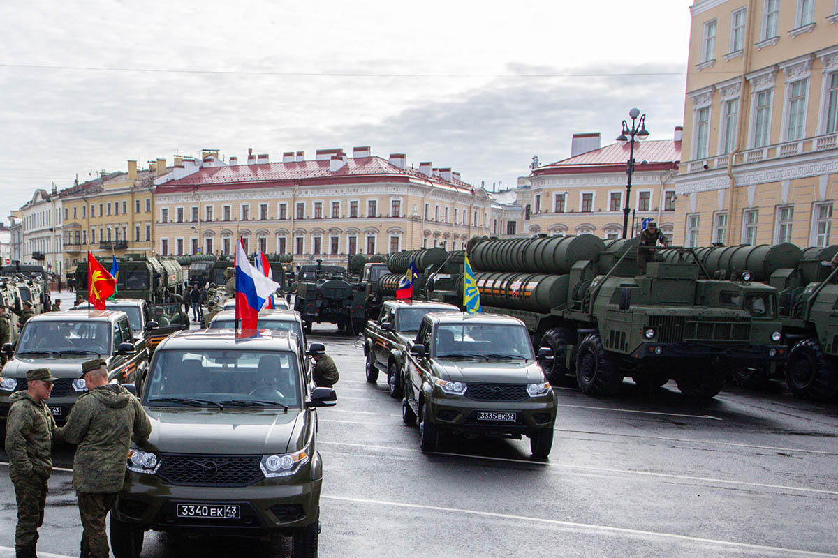 Российская военная техника перед началом репетиции Парада Победы в Санкт-Петербурге, Россия. Фото Artem Priakhin/ZUMA Press Wire/Scanpix/Leta