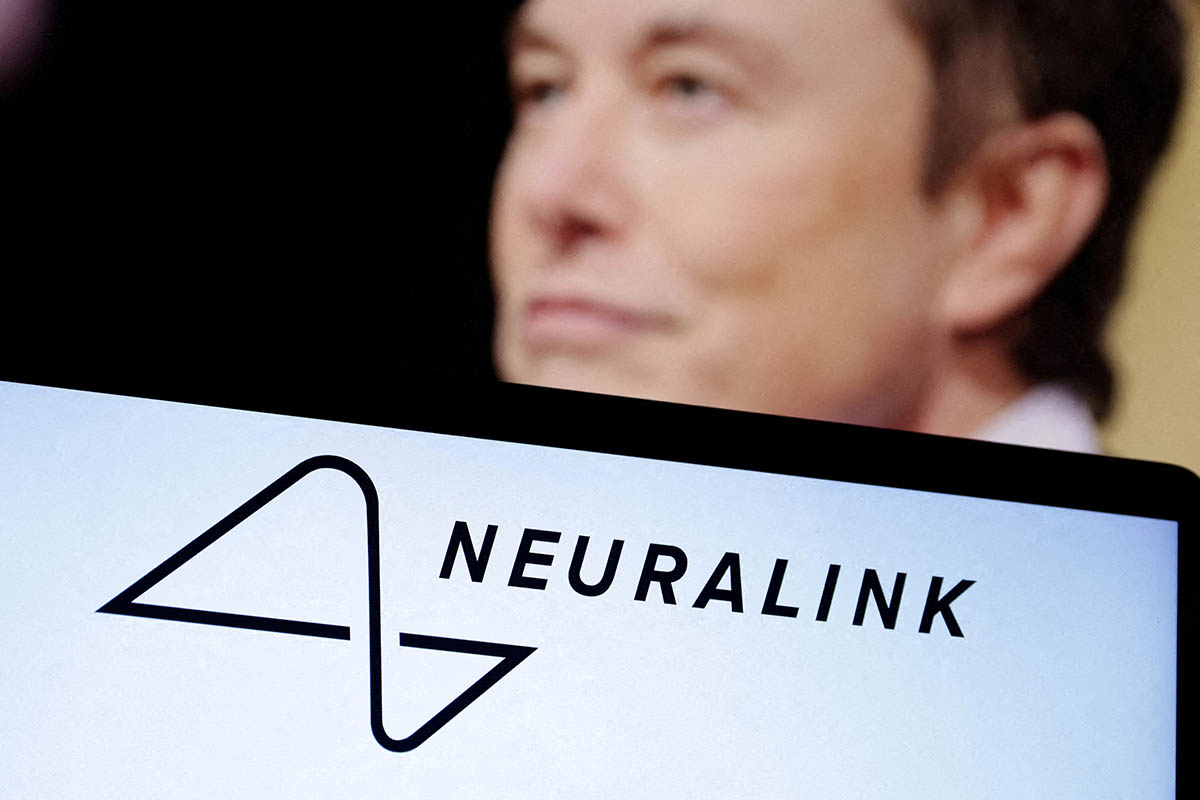 Логотип Neuralink и Илон Маск. Фото Dado Ruvic/REUTERS/Illustration/File Photo/Scanpix/LETA