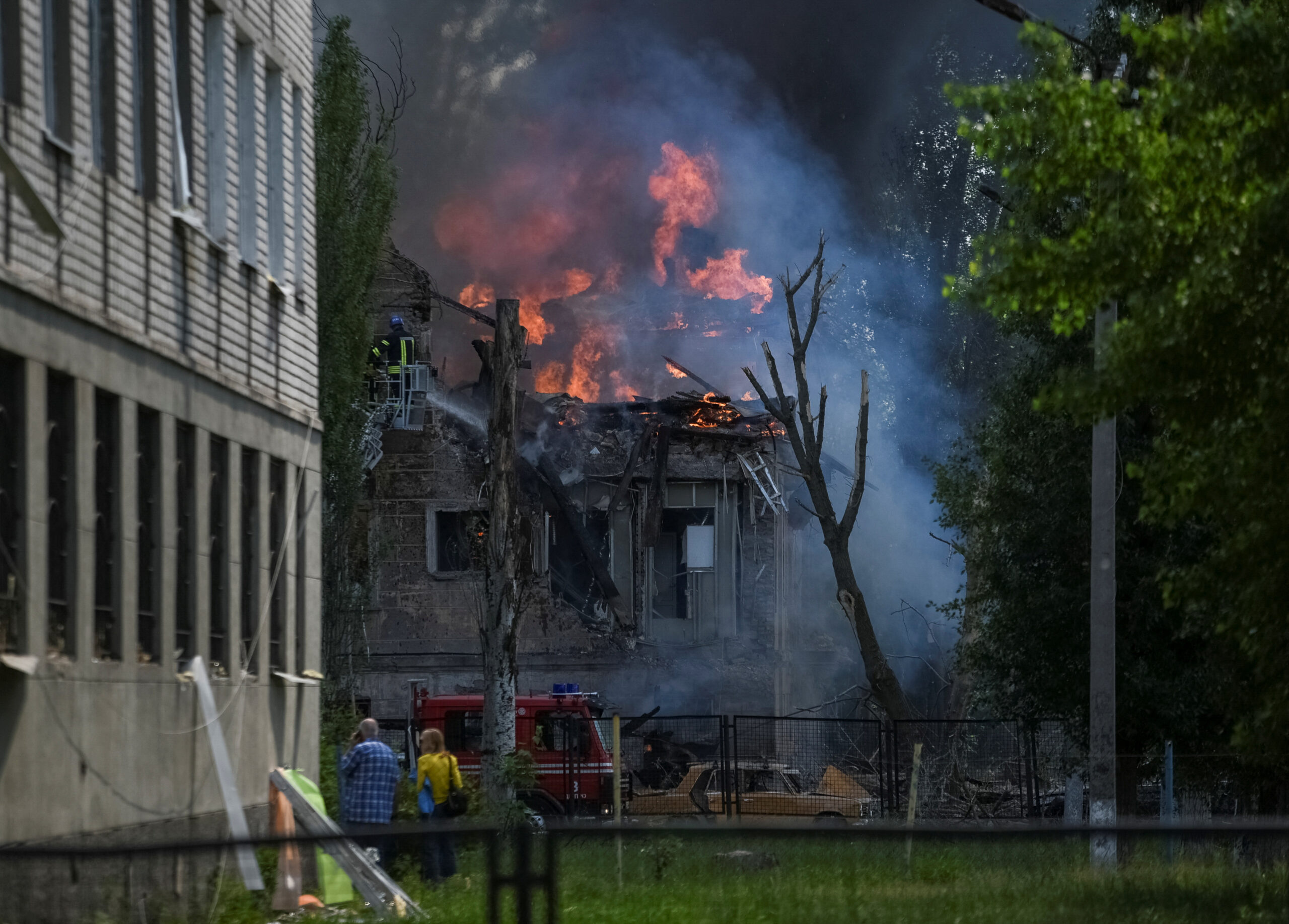Последствия удара по больнице в Днепре 26 мая 2023 года. Фото REUTERS/Mykola Synelnykov/Scanpix/LETA.