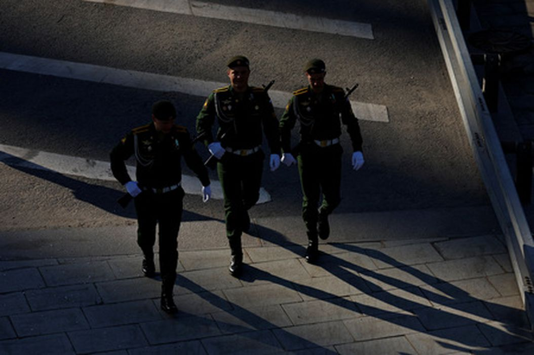Военнослужащие перед началом Парада Победы в Москве 9 мая 2023 года. Фото Maxim Shemetov/Reuters/Scanpix/LETA