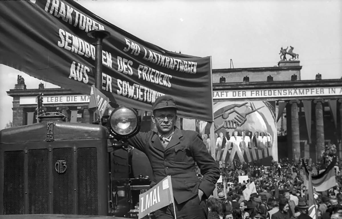Празднование 1 мая в Восточном Берлине, 1949 год. Фото Bundesarchiv, Bild 183-S84836 / CC-BY-SA 3.0/Wikipedia