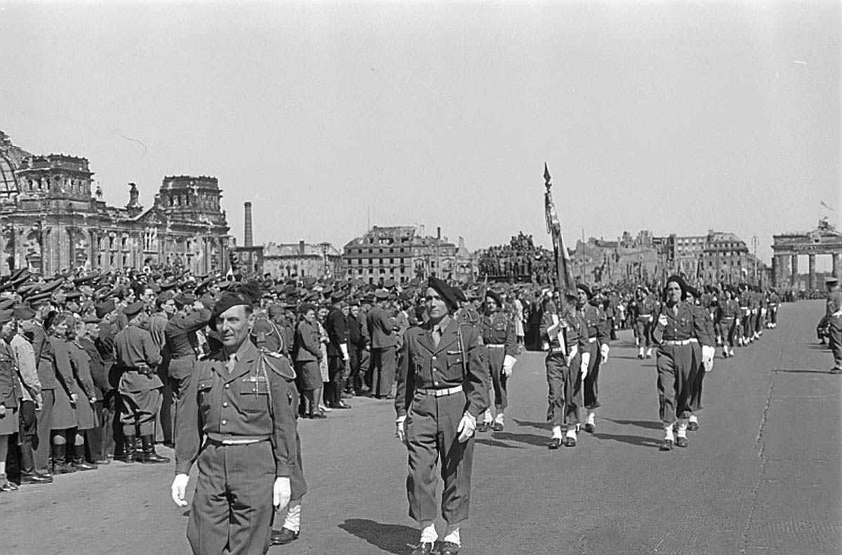 Французские солдаты в Берлине, 1946 год. Фото Deutsche Fotothek‎‎, CC BY-SA 3.0 DE/Wikimedia Commons