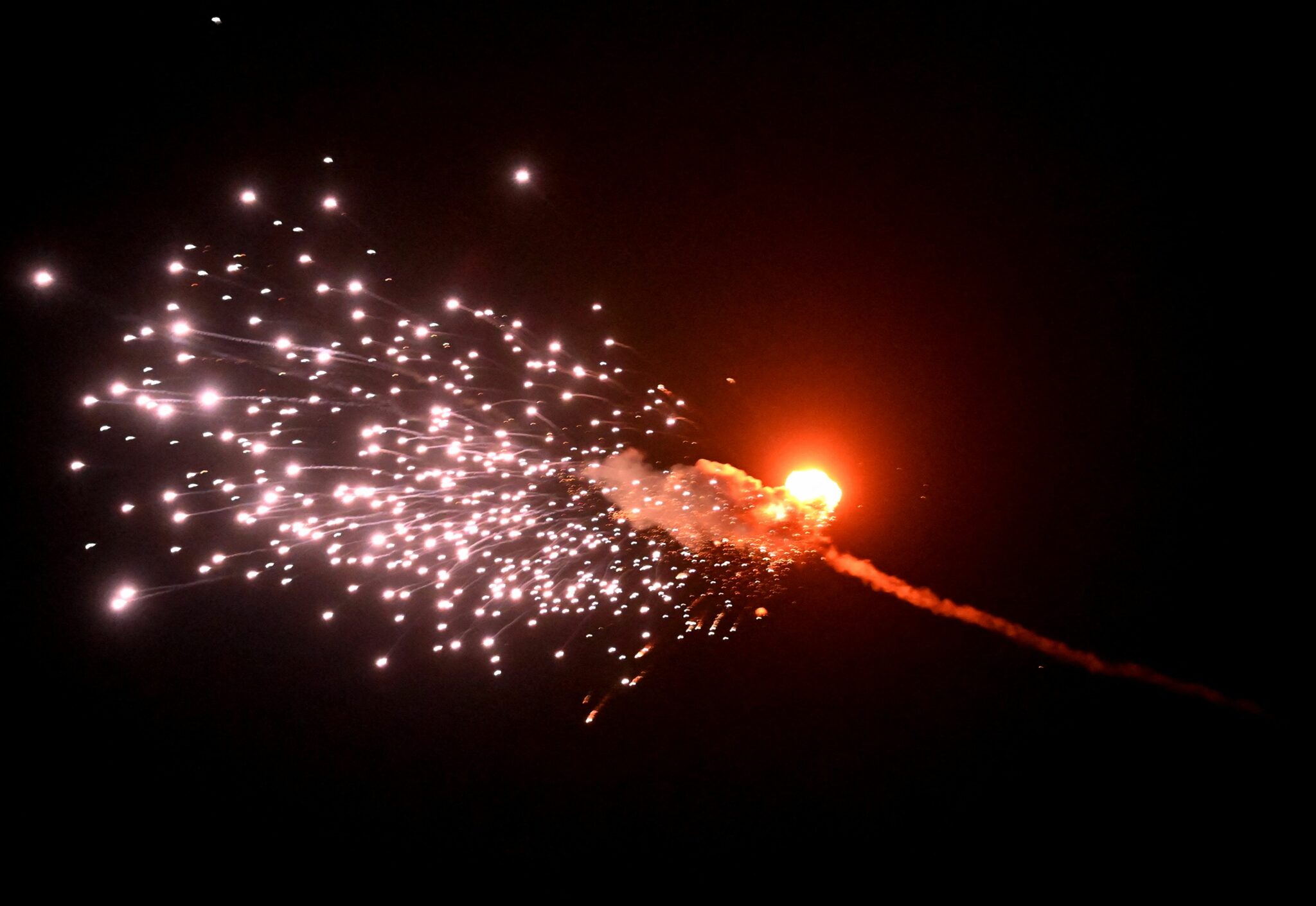 Взрыв беспилотника, сбитого над Киевом 28 мая 2023 года. Фото Сергей Супинский / AFP / Scanpix / LETA.