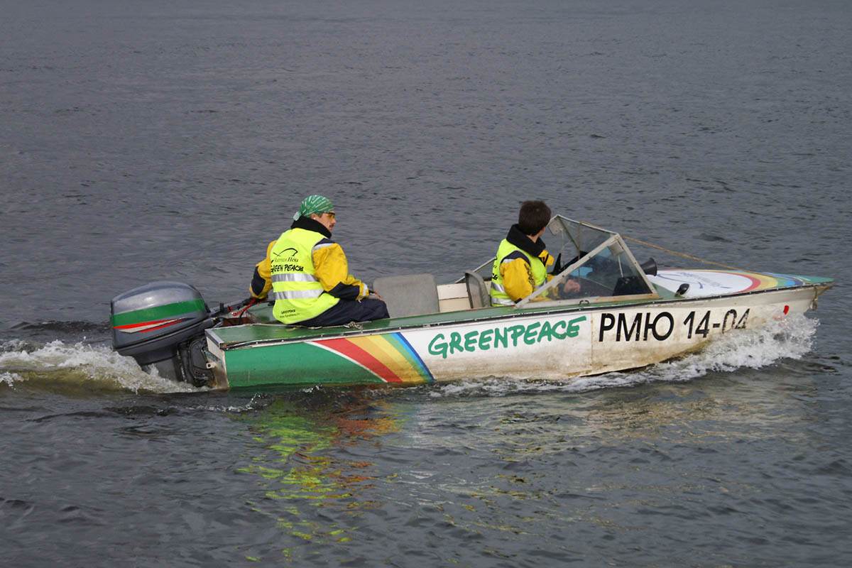 Рейд активистов Greenpeace по проверке чистоты воды в Санкт-Петербурге. Фото Aleksei Smyshliaev по лицензии Istockphoto
