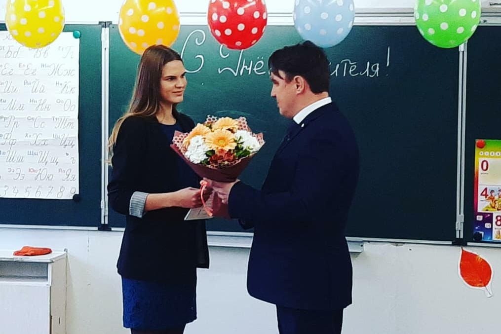 День учителя в школе. Фото страница в "ВК" Юрия Гнедышева.