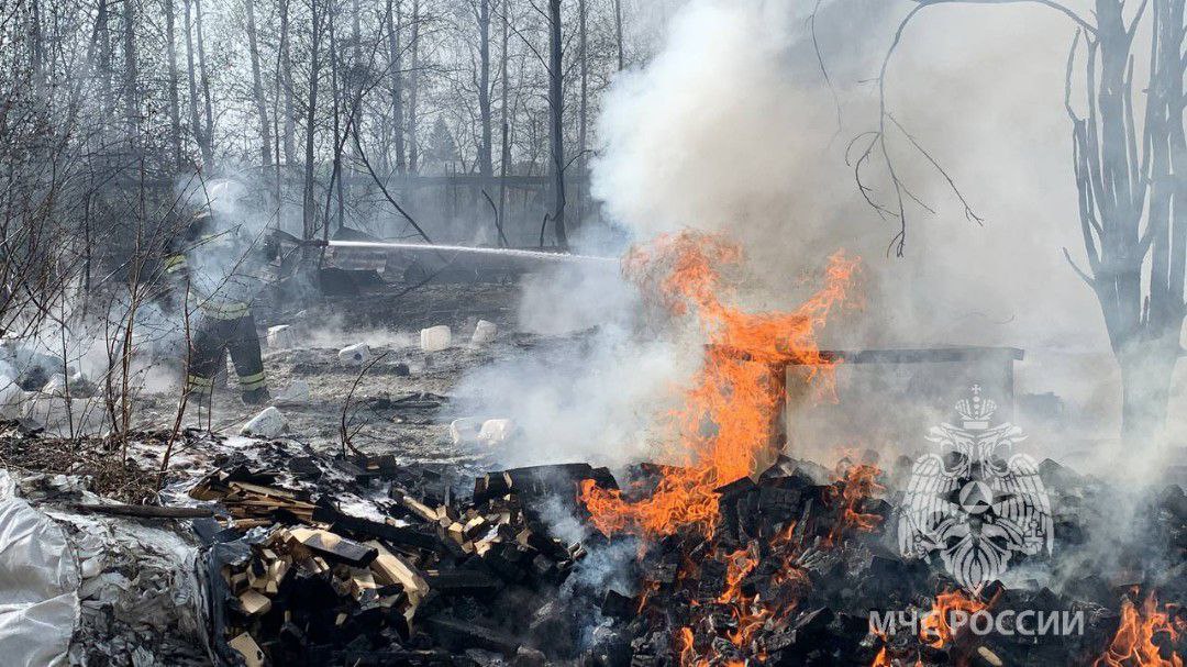 Пожар в Свердловской области. Фото ГУ МЧС региона