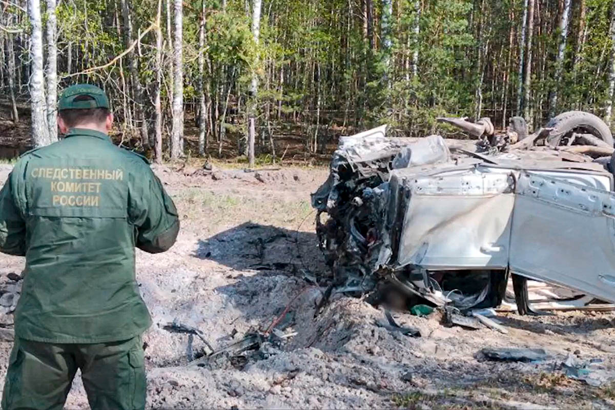 Взорвавшийся автомобиль российского писателя и публициста Захара Прилепина. Фото AP/Scanpix/LETA