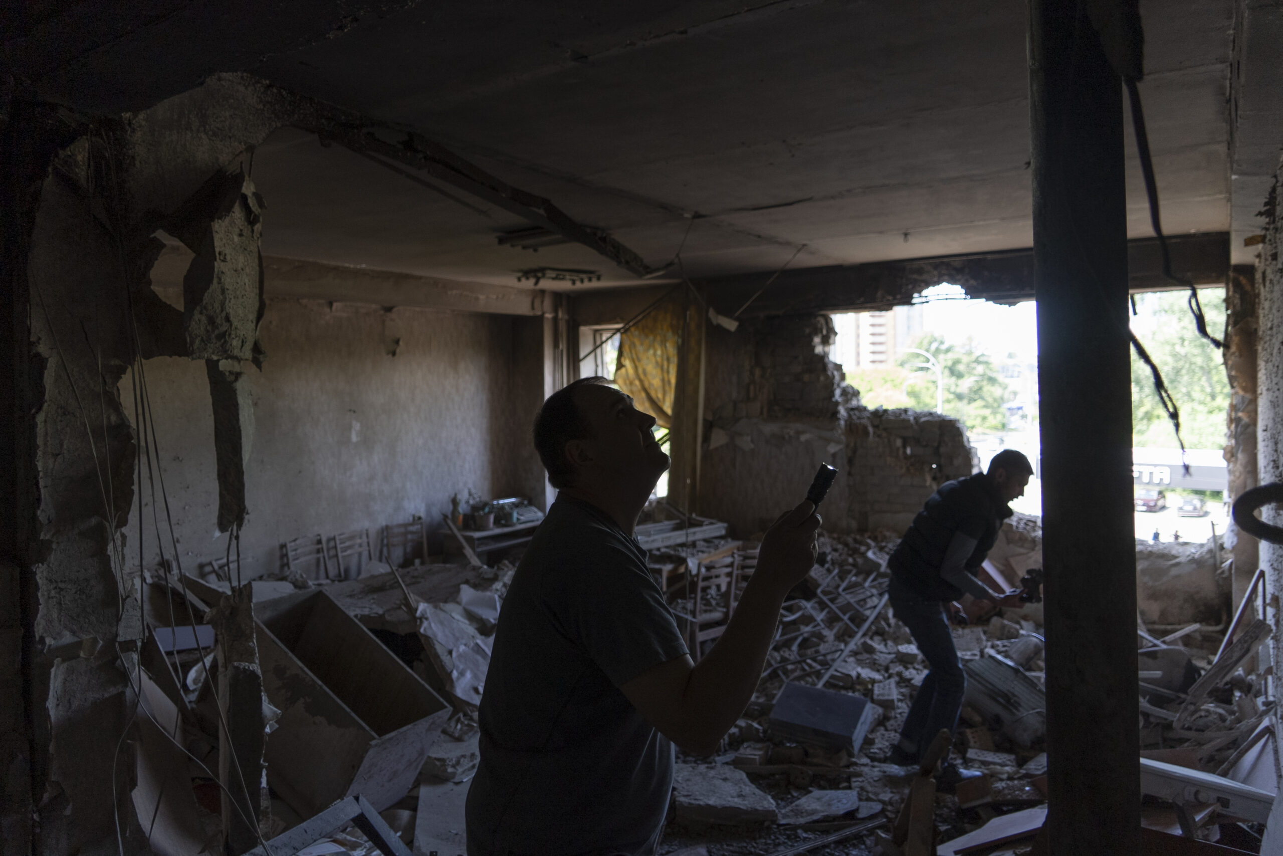 Офис после удара беспилотника в Киеве 28 мая 2023 года. Фото Василиса Степаненко / AP / Scanpix / LETA.