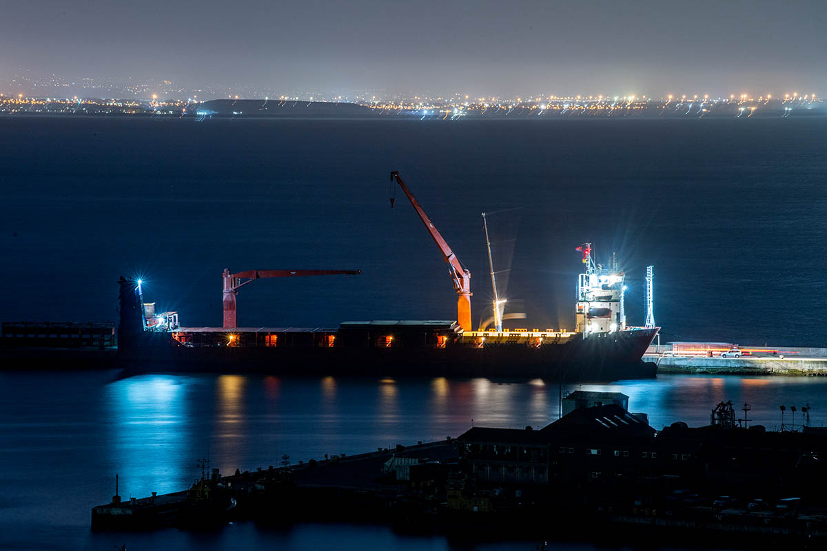 Российское судно Lady R пришвартовано на военно-морской базе Саймонстаун, Кейптаун, Южная Африка. 8 декабря 2022 года. Фото AP Photo/Scanpix/Leta