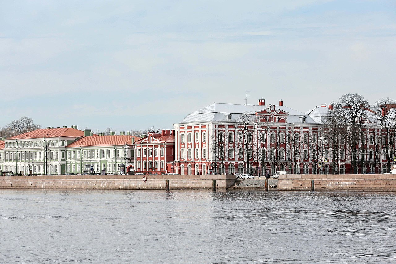 Главное здание СПбГУ на Университетской набережной в Санкт-Петербурге. Фото Wikipedia.org