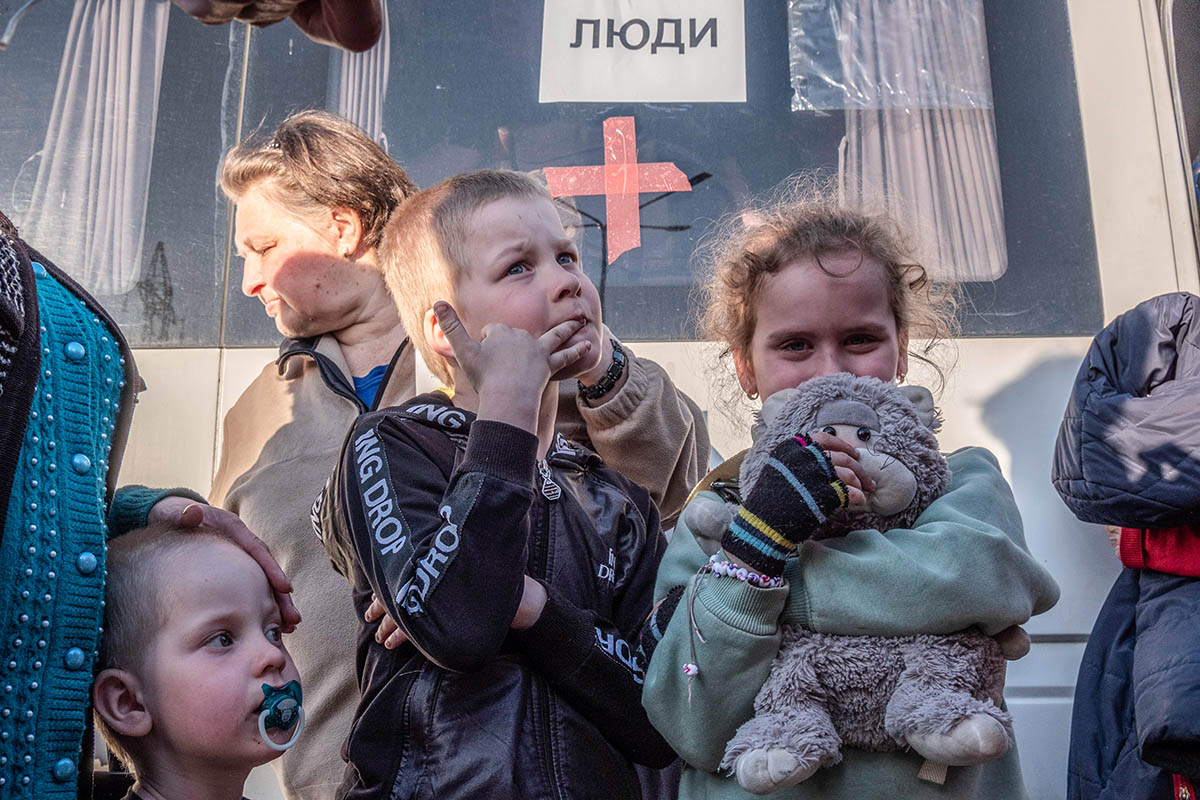 Дети из Мариуполя прибыли в Запорожский центр для переселенцев, Украина. Фото Rick Mave/ZUMA Press Wire/Scanpix/LETA