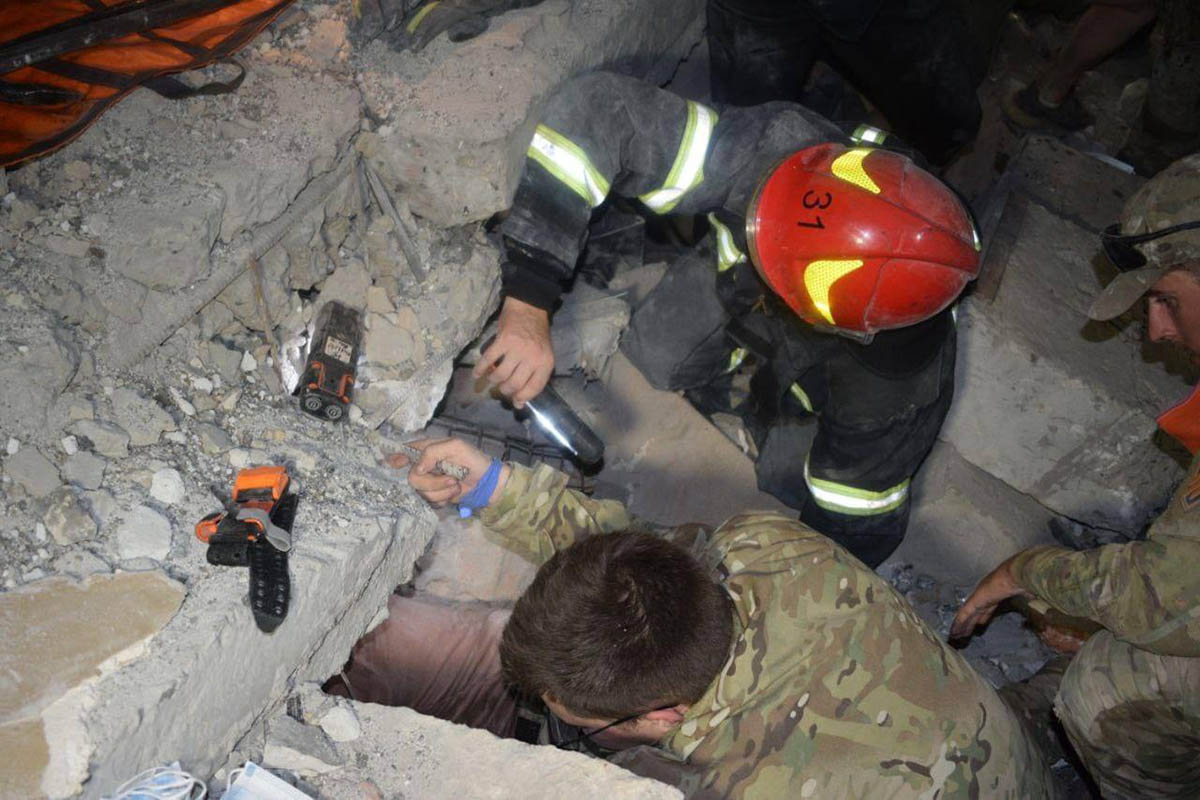 Спасатели работают на месте российского ракетного удара по Краматорску. Фото Klymenko_MVS/Telegram