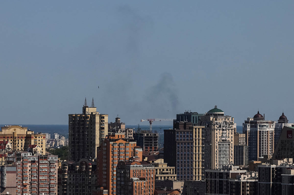 Дым над городом после ракетного удара России, Киев, 29 мая 2023 года. Фото Gleb Garanich/REUTERS/Scanpix/Leta