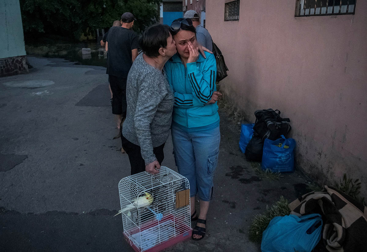 Местные жители после эвакуации из зоны затопления в Новой Каховке, Херсон. Фото Vladyslav Musiienko/REUTERS/Scanpix/Leta