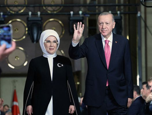 Реджеп Тайип Эрдоган и его супруга Эмине Эрдоган на церемонии инаугурации президента Турции 3 июня 2023 года. Фото Murat Cetinmuhurdar/Presidential Press Office/Handout via REUTERS/Scanpix/LETA