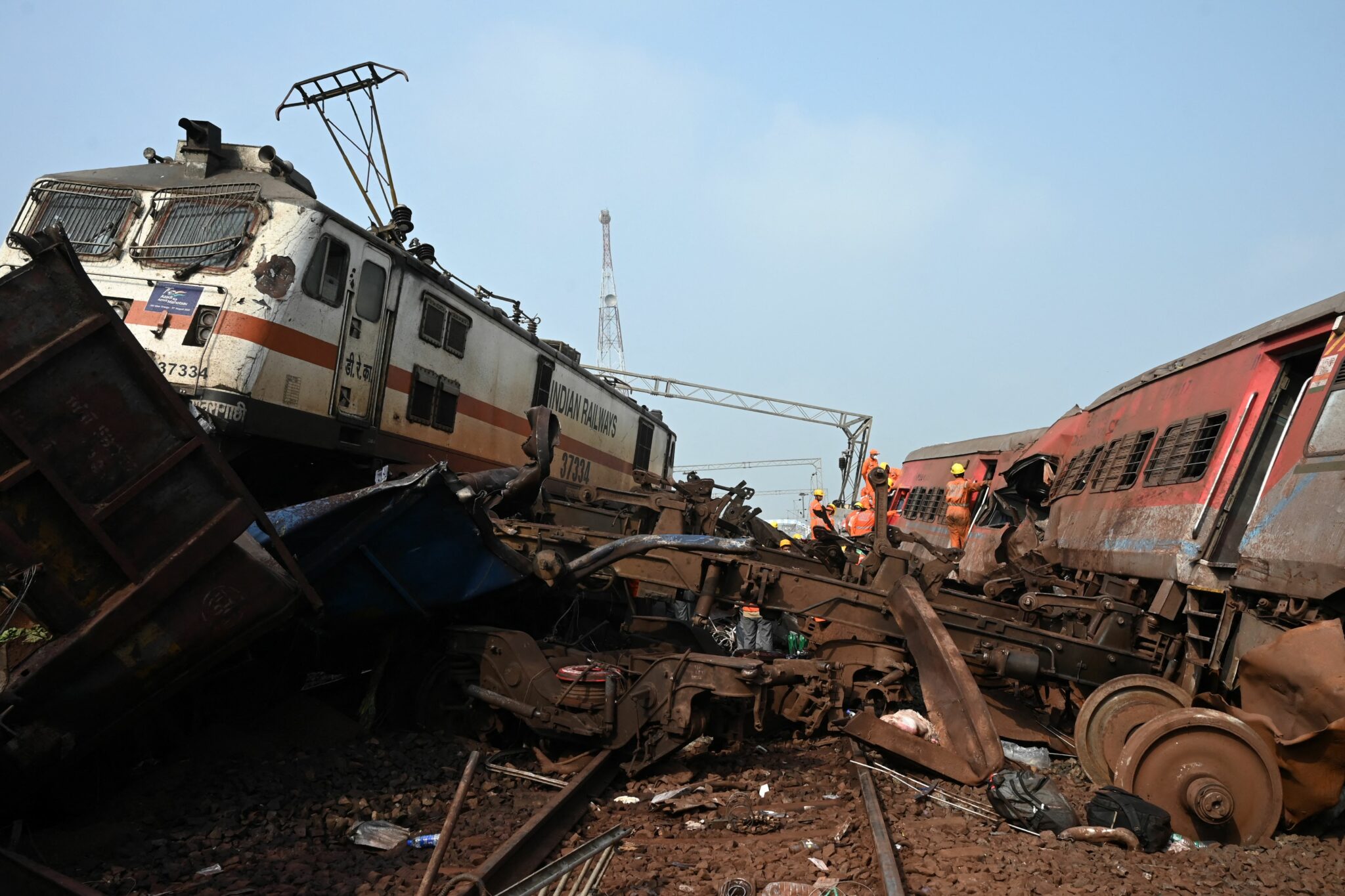 Последствия крушения в Индии двух поездов 2 июня 2023 года. Фото DIBYANGSHU SARKAR / AFP / Scanpix / LETA.