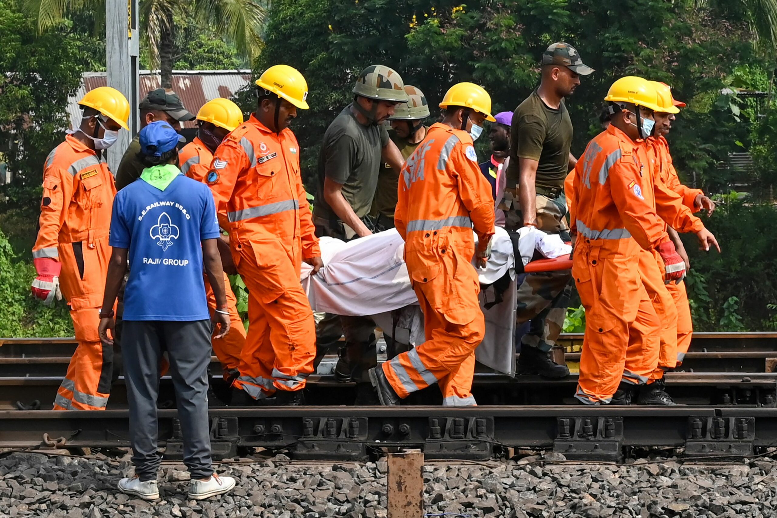 Последствия крушения в Индии двух поездов 2 июня 2023 года. Фото DIBYANGSHU SARKAR / AFP / Scanpix / LETA.