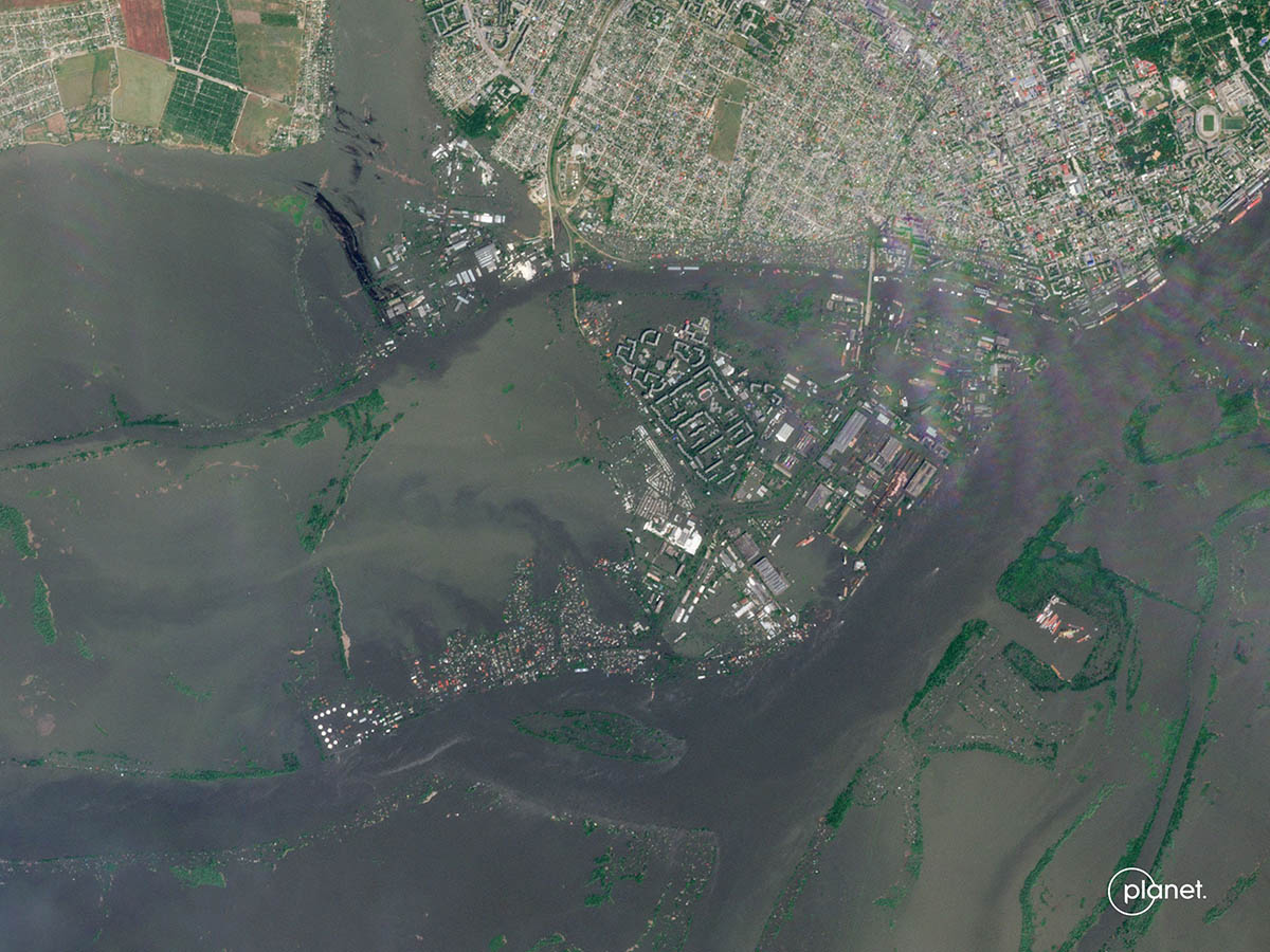 Спутниковый снимок наводнения, вызванного повреждением Каховской ГЭС. 7 июня 2023 года. Фото Planet Labs/AFP/Scanpix/Leta
