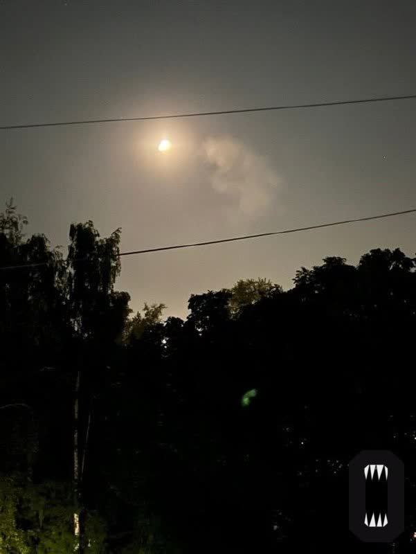 Ракета в небе над Курском 2 июня. Фото телеграм-канала «Осторожно, новости»
