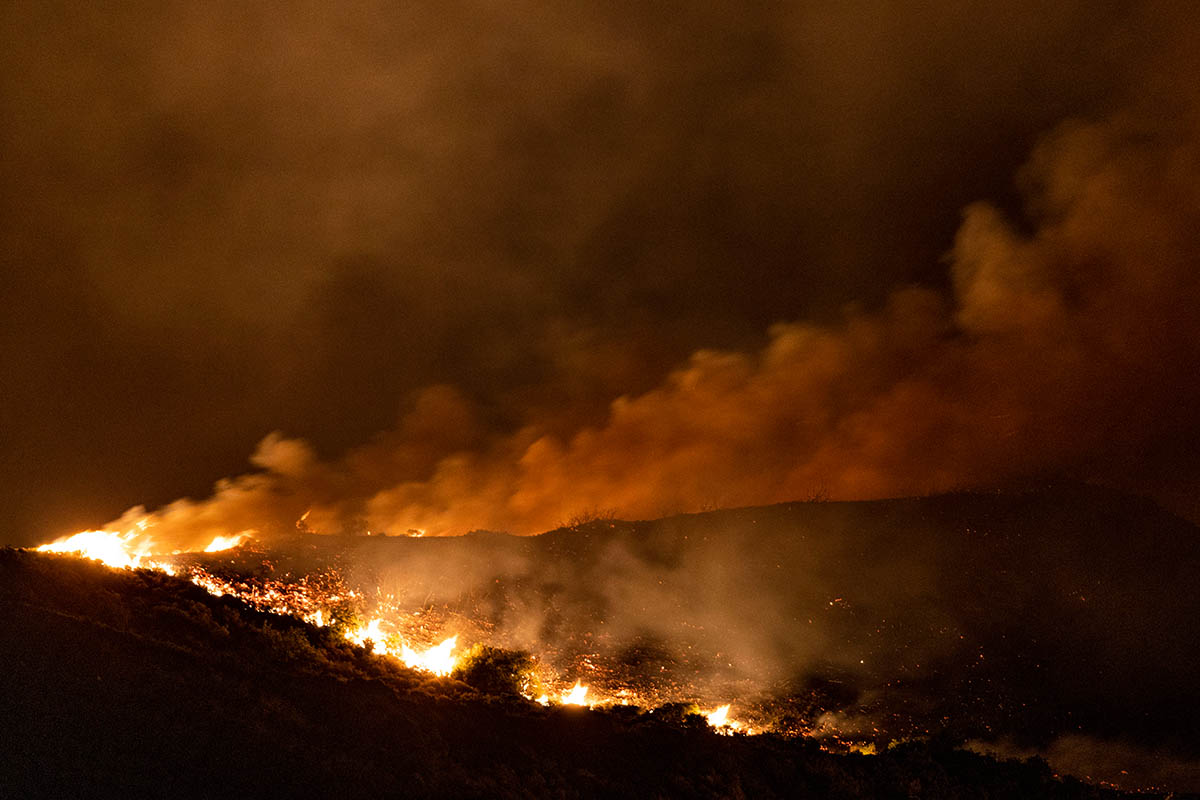 Днем с огнем. Из-за аномальной жары Грецию охватили сильные пожары — фото и  видео Спектр