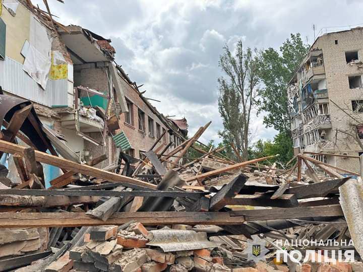 Последствия разрушения школы в Орехове 10 июля 2023 года.