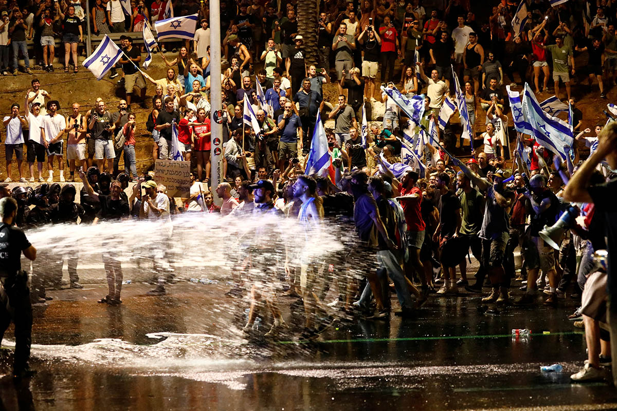 Демонстрация протеста в Тель-Авиве, 24 июля 2023 года. Фото Corinna Kern/REUTERS/Scanpix/LETA