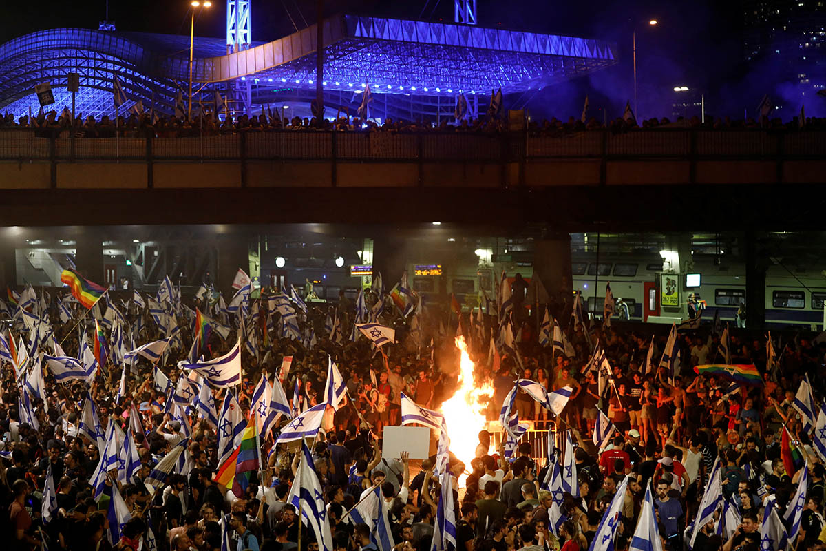 Демонстрация протеста в Тель-Авиве, 24 июля 2023 года. Фото Corinna Kern/REUTERS/Scanpix/LETA