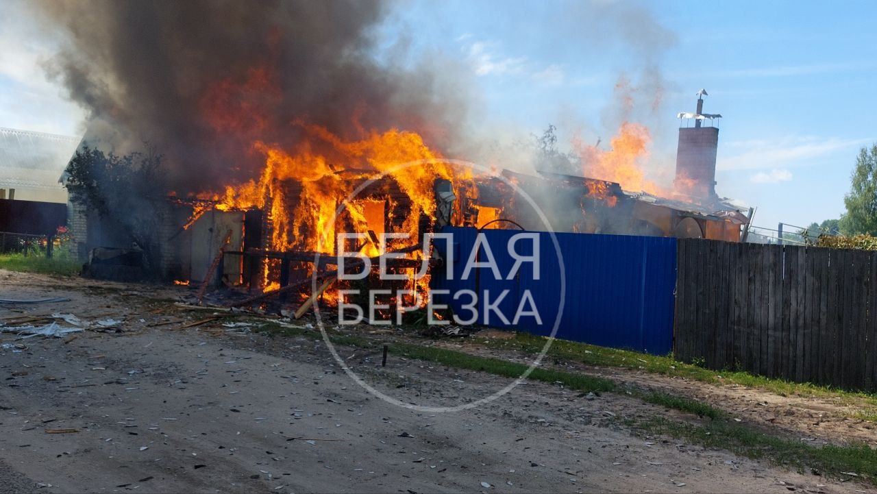 Пожар в поселке Белая Березка в Брянской области. Фото из группы "Белая березка"