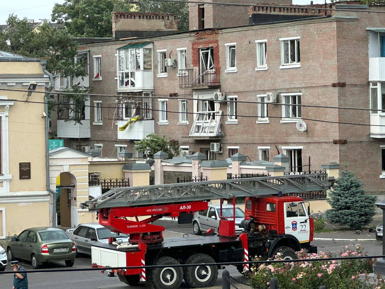 Здание в районе взрыва в Таганроге. Фото телеграм-канал губернатора Ростовской области Василия Голубева.