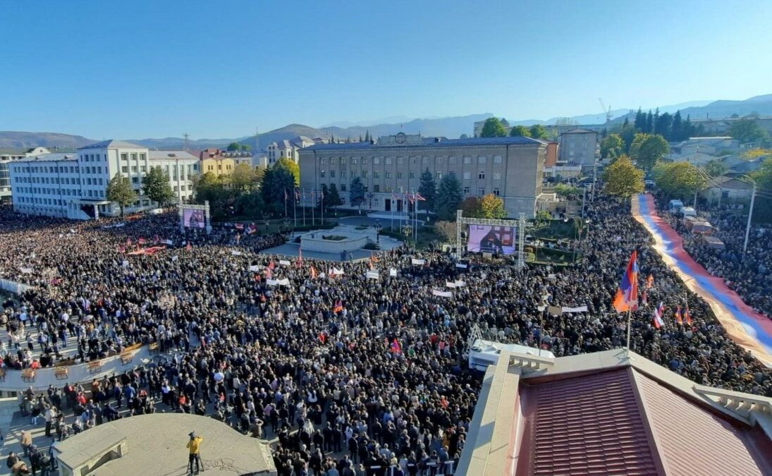 Митинг в Нагорном Карабахе. Скриншот с видео YouTube.com