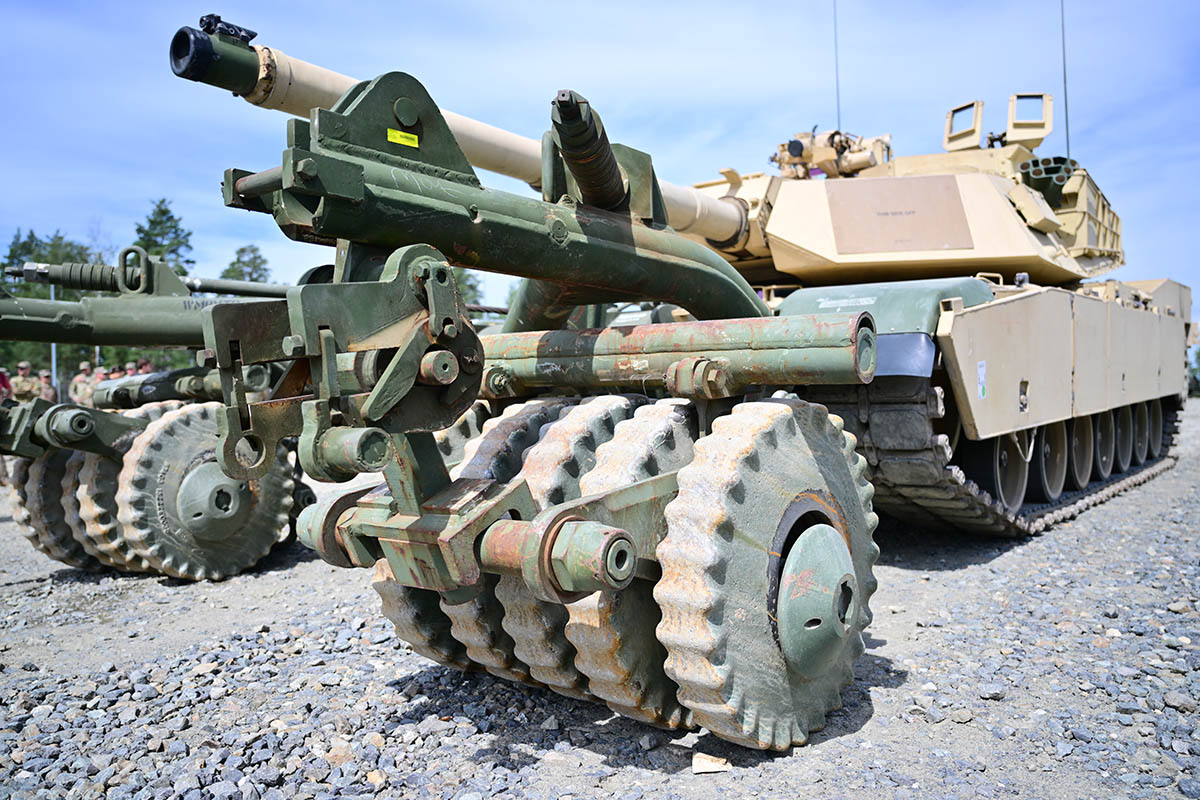 Минный каток на танке M1A1 Abrams армии США. Фото Matthias Merz/dpa/Scanpix/LETA 