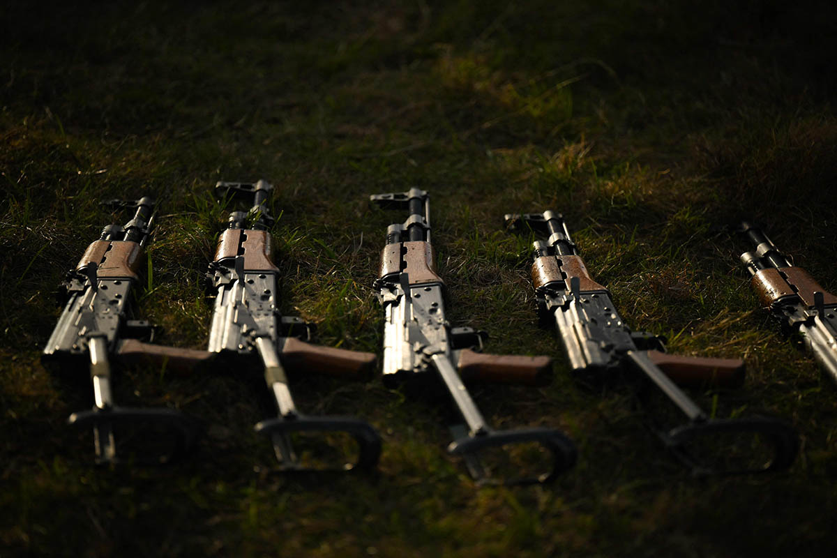 Автоматы АК-47. Фото Daniel LEAL/AFP/Scanpix/Leta