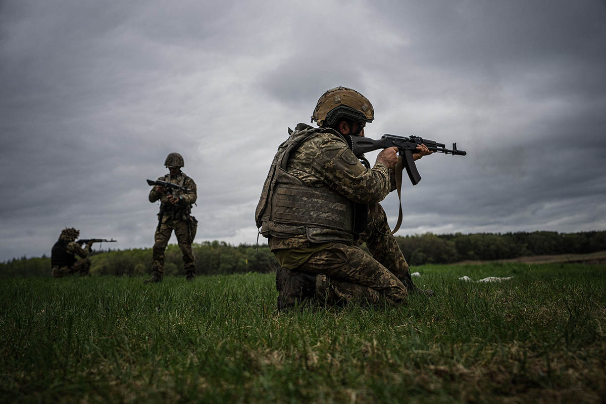 Украинские военнослужащие. Фото Dimitar DILKOFF/AFP/Scanpix/LETA