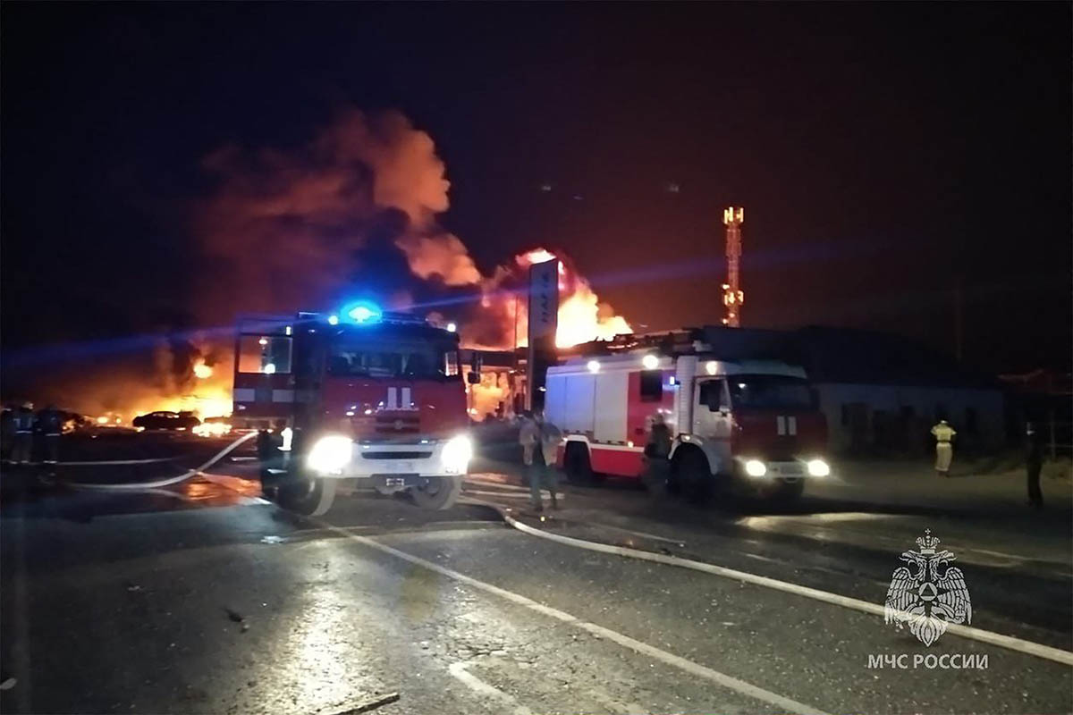 Пожар после взрыва на автозаправочной станции в Махачкале. Фото Пресс-служба МЧС/AFP/Scanpix/LETA