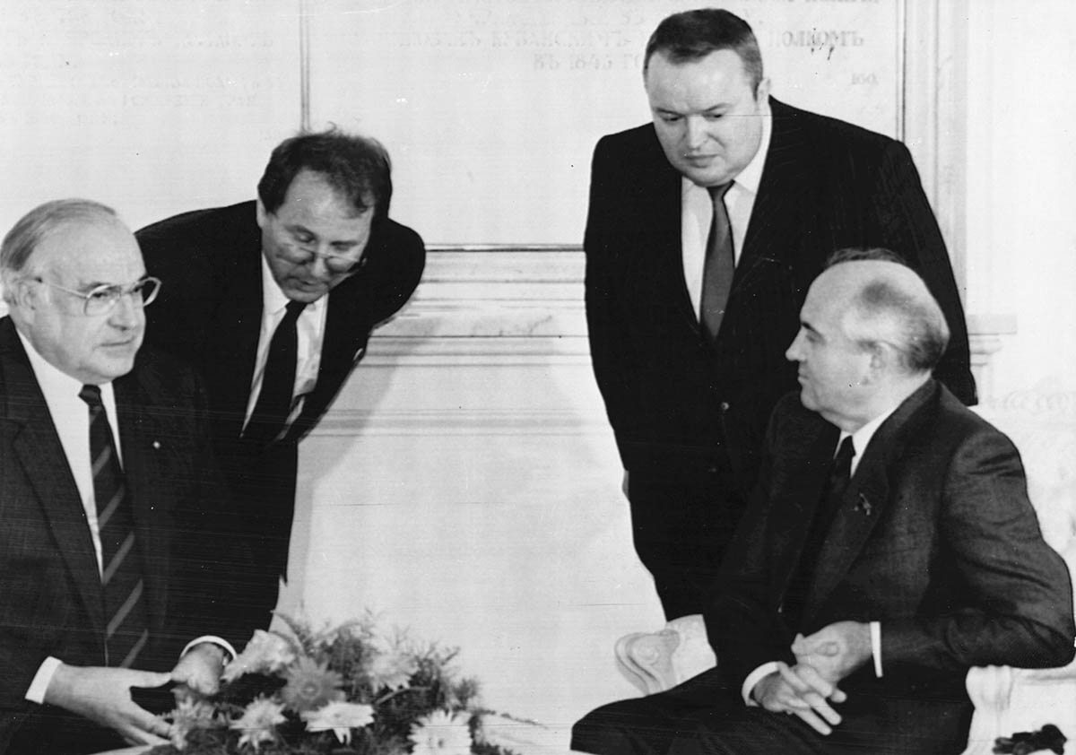 Канцлер Гельмут Коль и Михаил Горбачев, Москва, 1988 год. Фото akg-images/Scanpix/Leta