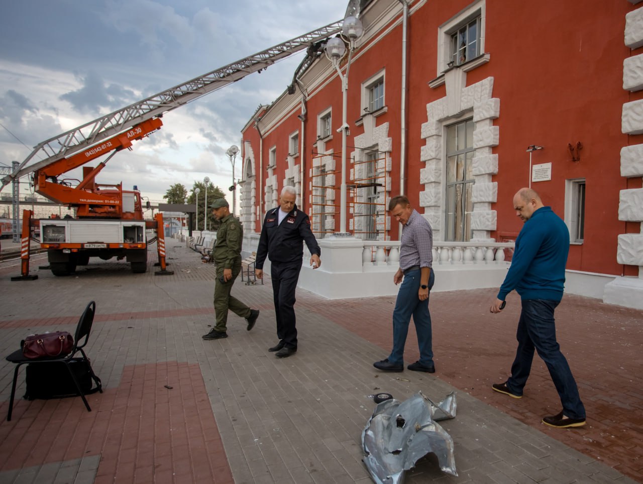 Последствия удара по ЖД-вокзалу в Курске. Фото телеграм-канала губернатора Романа Старовойта