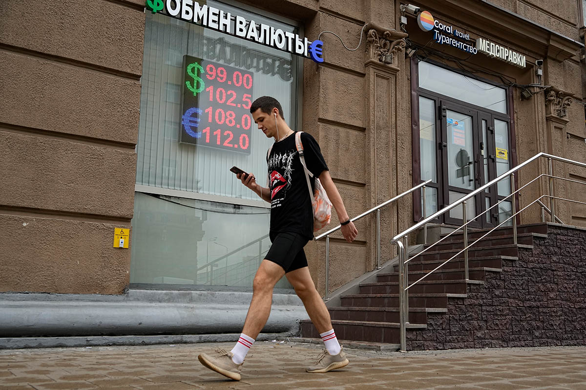 Пункт обмена валюты в Москве. Фото Alexander Zemlianichenko/AP Photo/Scanpix/LETA