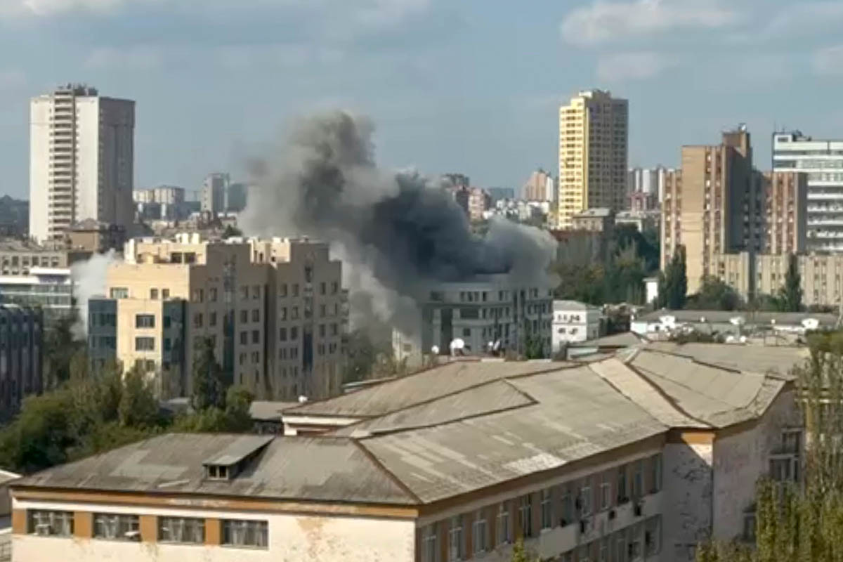 Пожар в здании администрации главы ДНР в Донецке. Скриншот видео mash_donbass/Telegram