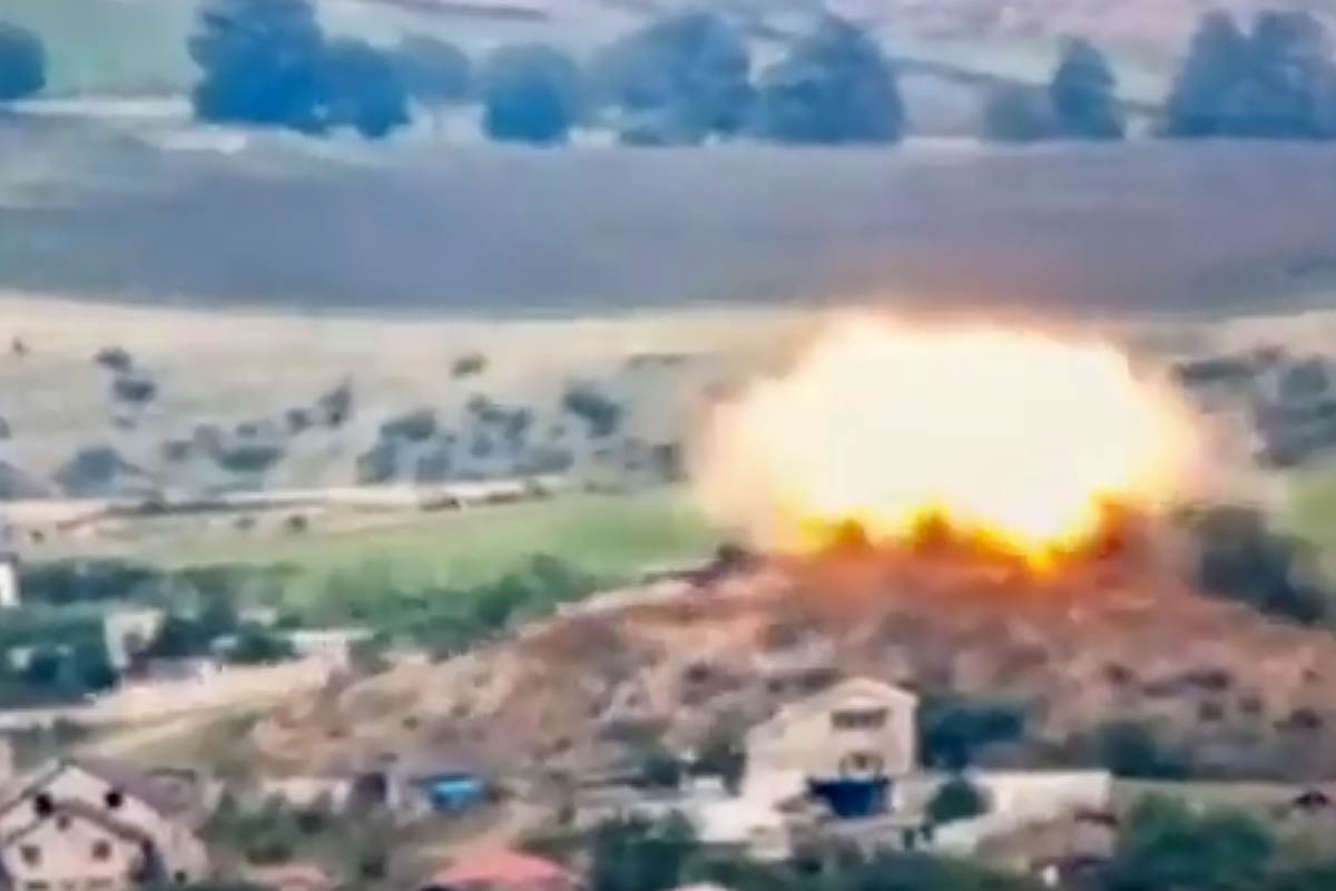 Ракетные обстрелы Степанакерта азербайджанскими военными. Скриншот видео