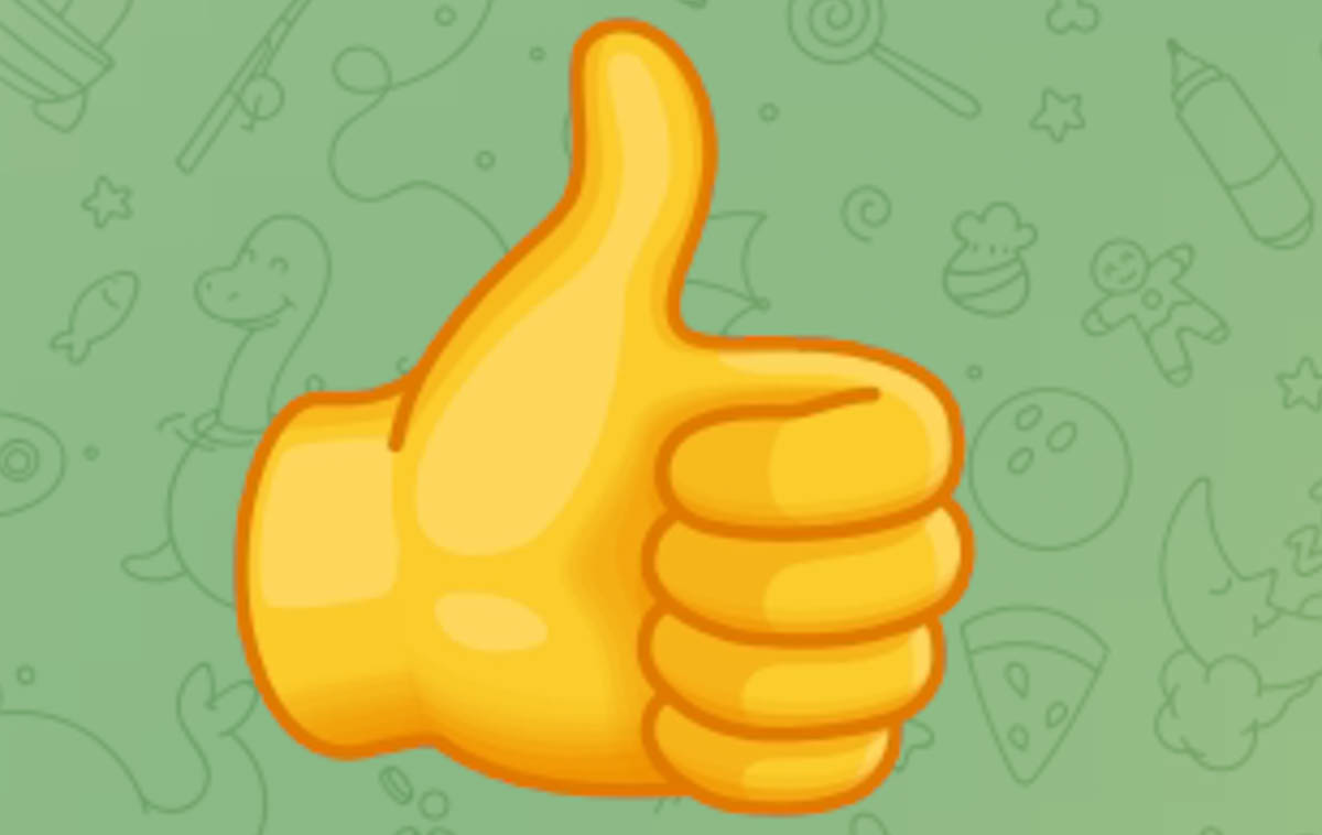 Эмодзи «большой палец вверх». Скриншот Telegram.