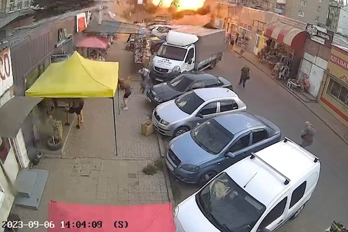 Кадр с камеры наблюдения момента взрыва в Константиновке. Фото REUTERS/Scanpix/Leta