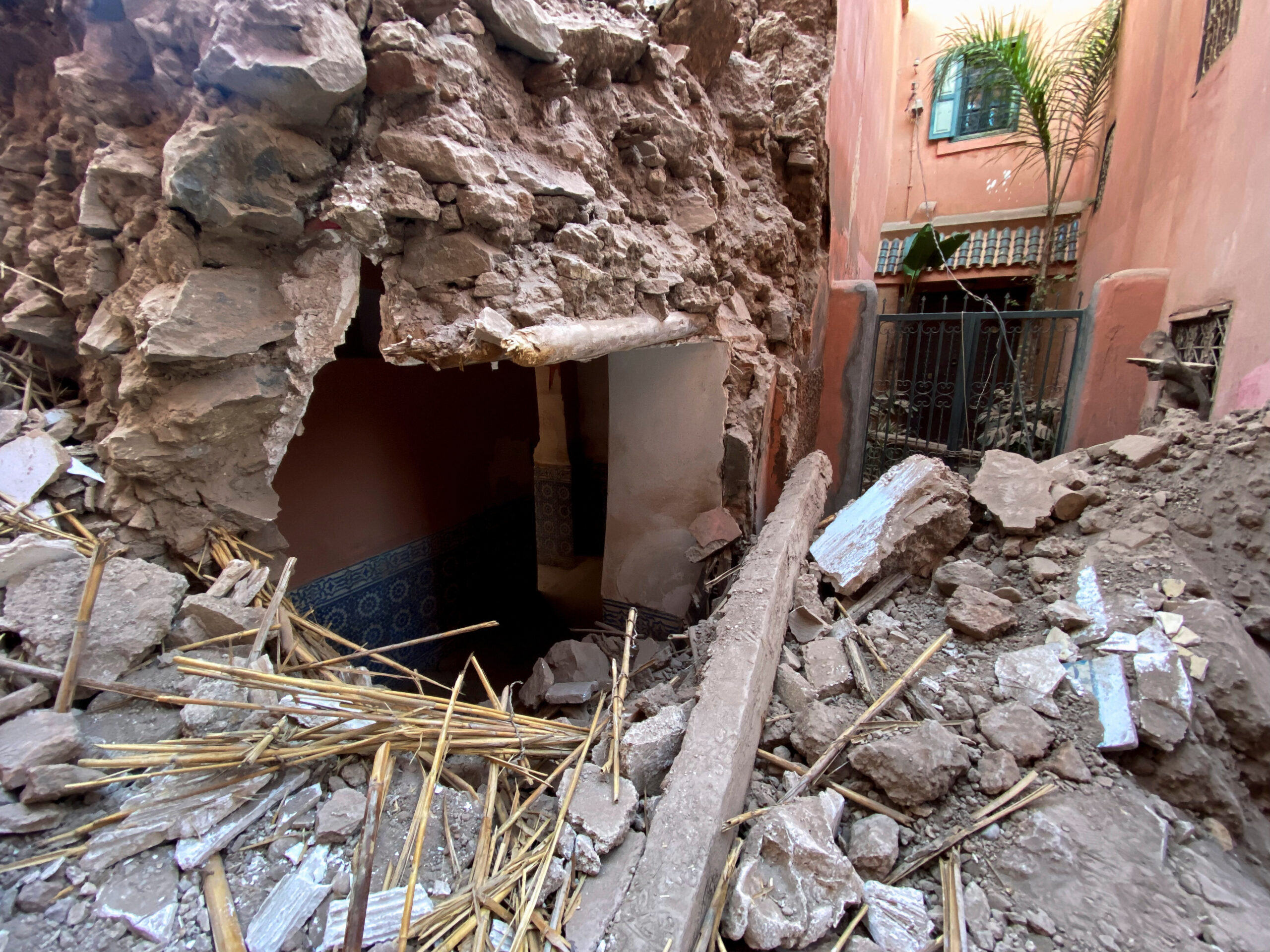 Последствия землетрясения в историческом центре Марракеша, Марокко 9 сентября 2023 года. Фото REUTERS/Abdelhak Balhaki/Scanpix/LETA.