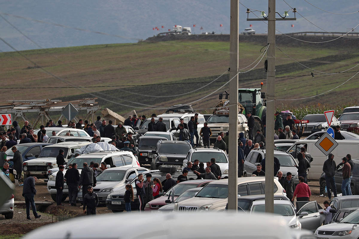 Беженцы из Нагорного Карабаха прибывают в приграничное село Корнидзор, Армения, 26 сентября 2023 года. Фото Irakli Gedenidze/REUTERS/Scanpix/Leta