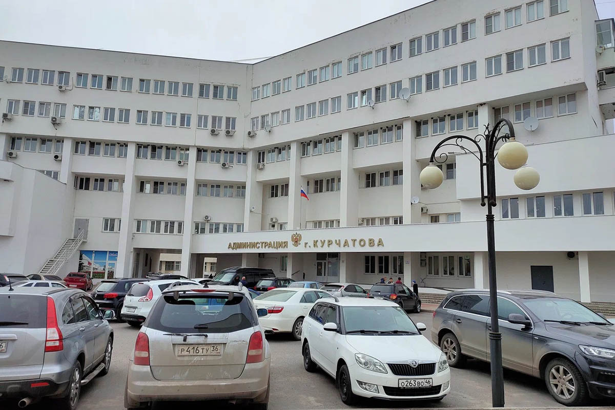 Здание администрации города Курчатова. Фото Яндекс Карты
