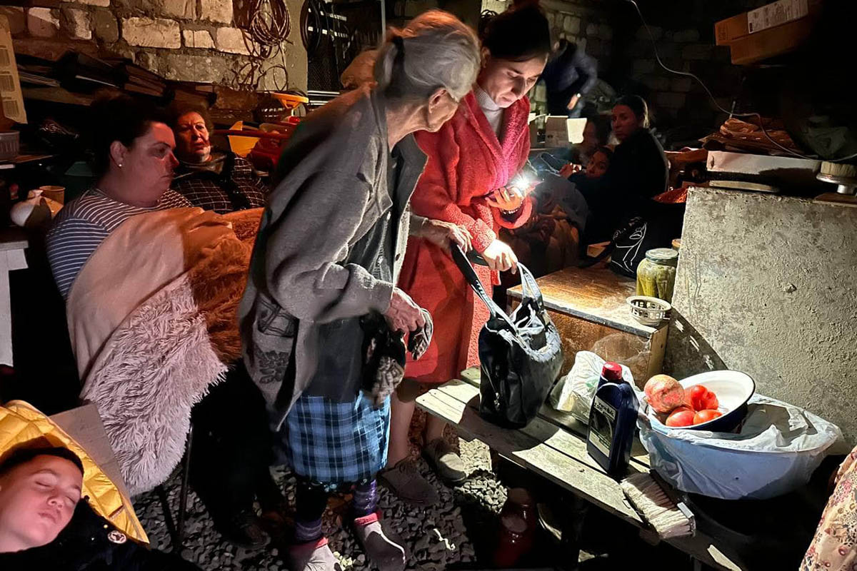 Мирные жители прячутся в подвале в Степанакерте, Арцах, 20 сентября 2023 года. Фото Уполномоченного по правам человека Арцаха/EPA/Scanpix/Leta